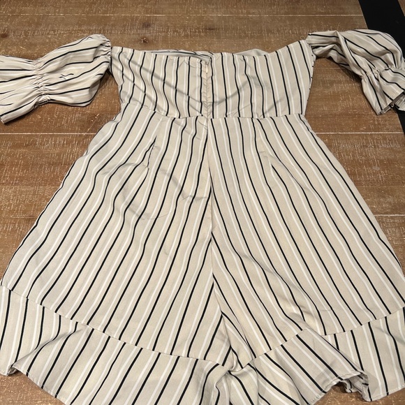 3/$20 BOOHOO TONAL STRIPE SWEETHEART OFF THE SHOULDER ROMPER Sz US 4 - Picture 5 of 8